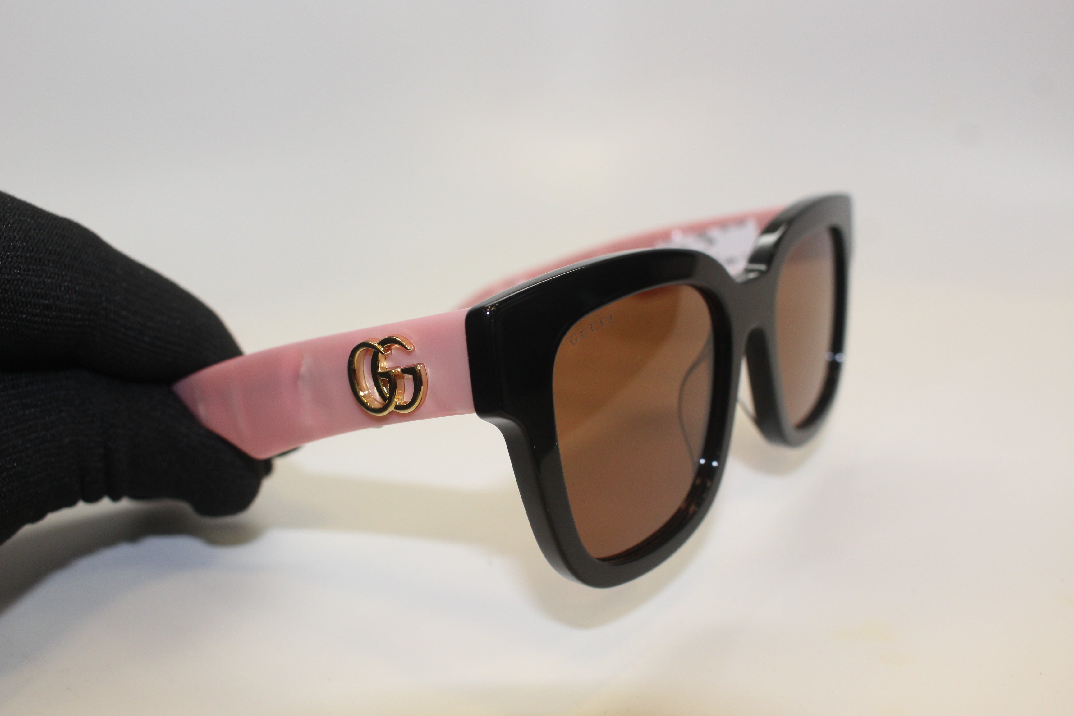 Gucci GG0998S-005 52 Women’s Sunglasses | Black/Pink Pearl Frame | Authentic Luxury (UPC 889652356174)